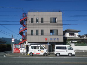 福岡市早良区東入部Ｋ様テナントビル【外壁：超耐久性・防水効果抜群の塗料で塗装・屋上：通気緩衝工法にて施工】：施工前