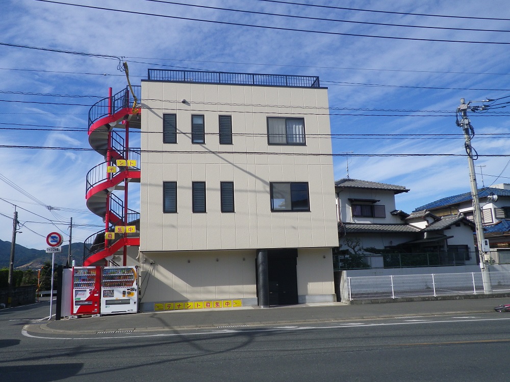 福岡市早良区東入部Ｋ様テナントビル【外壁：超耐久性・防水効果抜群の塗料で塗装・屋上：通気緩衝工法にて施工】