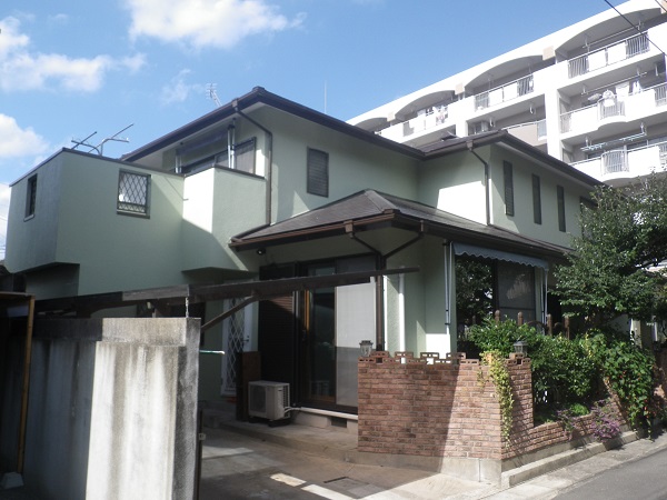 福岡市中央区梅光園Ｈ様【外壁素材：モルタル・屋根素材：スレート瓦】【外壁：低汚染性、高耐久性の塗料・屋根：遮熱昨日により屋根への蓄熱を抑制する塗料で塗装】