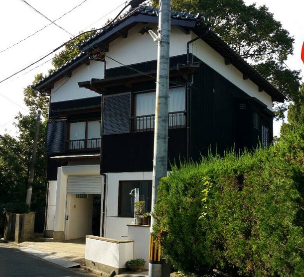 福岡市西区能古Ｉ様（旧旅館の別館）【外壁素材：モルタル・木】【モルタル面：高耐候性の塗料・木部：木の通気性を生かす塗料で塗装 】