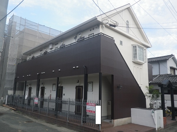 福岡市西区愛宕Ｔ様アパート【外壁素材：窯業系サイディング・屋根素材：スレート瓦】【外壁：防藻・防カビ機能のある塗料/屋根：耐久性・遮熱機能のある塗料で塗装】