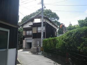 福岡市西区能古Ｉ様（旧旅館の別館）【外壁素材：モルタル・木】【モルタル面：高耐候性の塗料・木部：木の通気性を生かす塗料で塗装 】：施工前