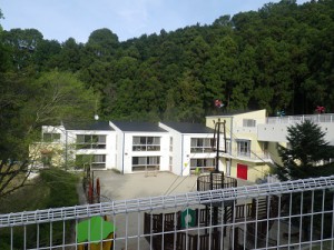 福岡市西区徳永Y幼稚園【外壁の滑落防止対策工事・ひび割れ補修後超伸縮塗料にて防水塗装】：施工後