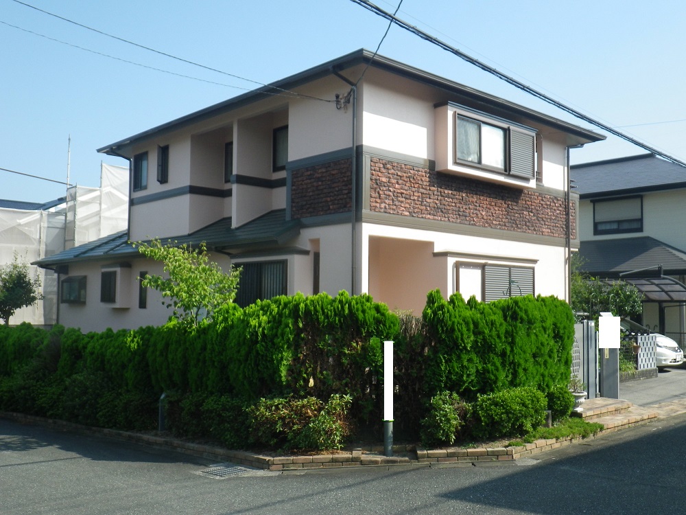 福岡県小郡市希みが丘Ｙ様【外壁素材：モルタル　高耐久性、防藻・防カビ性のある塗料で塗装/屋根：スレート瓦　超耐久性の塗料で塗装】