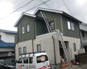 福岡市南区三宅Ｓ様邸【外壁素材：金属サイディング　高い耐候性、防水性、伸縮性の優れた塗料で塗装　屋根素材：スレート瓦　最高ランクの耐候性、優れた遮熱性の優れた塗料で塗装】：施工前