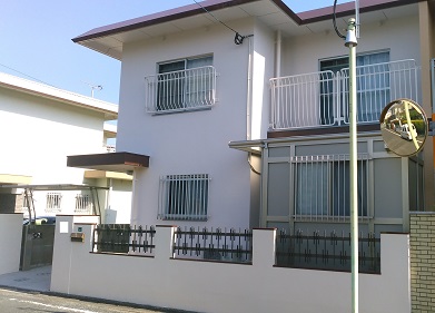 福岡市西区壱岐団地Ｋ様邸【外壁素材：モルタル　高耐候性、美観性、防藻・防かび性、の優れた塗料で塗装】