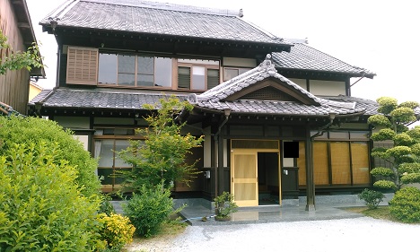 【佐賀県唐津市浜玉町浜崎K様邸　外壁素材：モルタル・木　専用塗料で塗装】